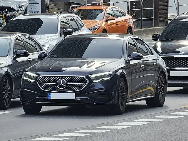 E-클래스 W214 앞모습 대표 이미지